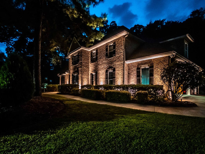 Landscape lighting system on the front of a house