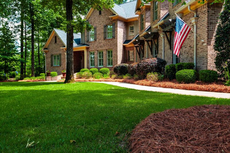 Residential landscaping with new pinestraw installed in  Warner Robins, Georgia